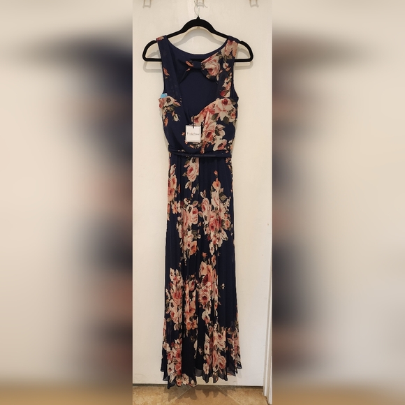 Premier Amour Maxi Dress - Picture 8 of 10